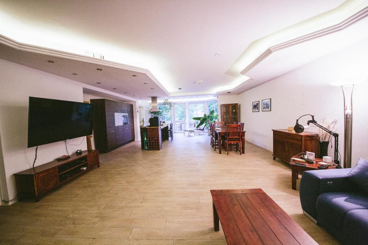 Grosse & Voll Ausgestattete Apartments, Studios, Doppelzimmer, Workspace, Parkplatz, Netflix, Prime & Schnelles Wifi In Ruhiger Lage Mit Garten Rudolstadt Exterior photo
