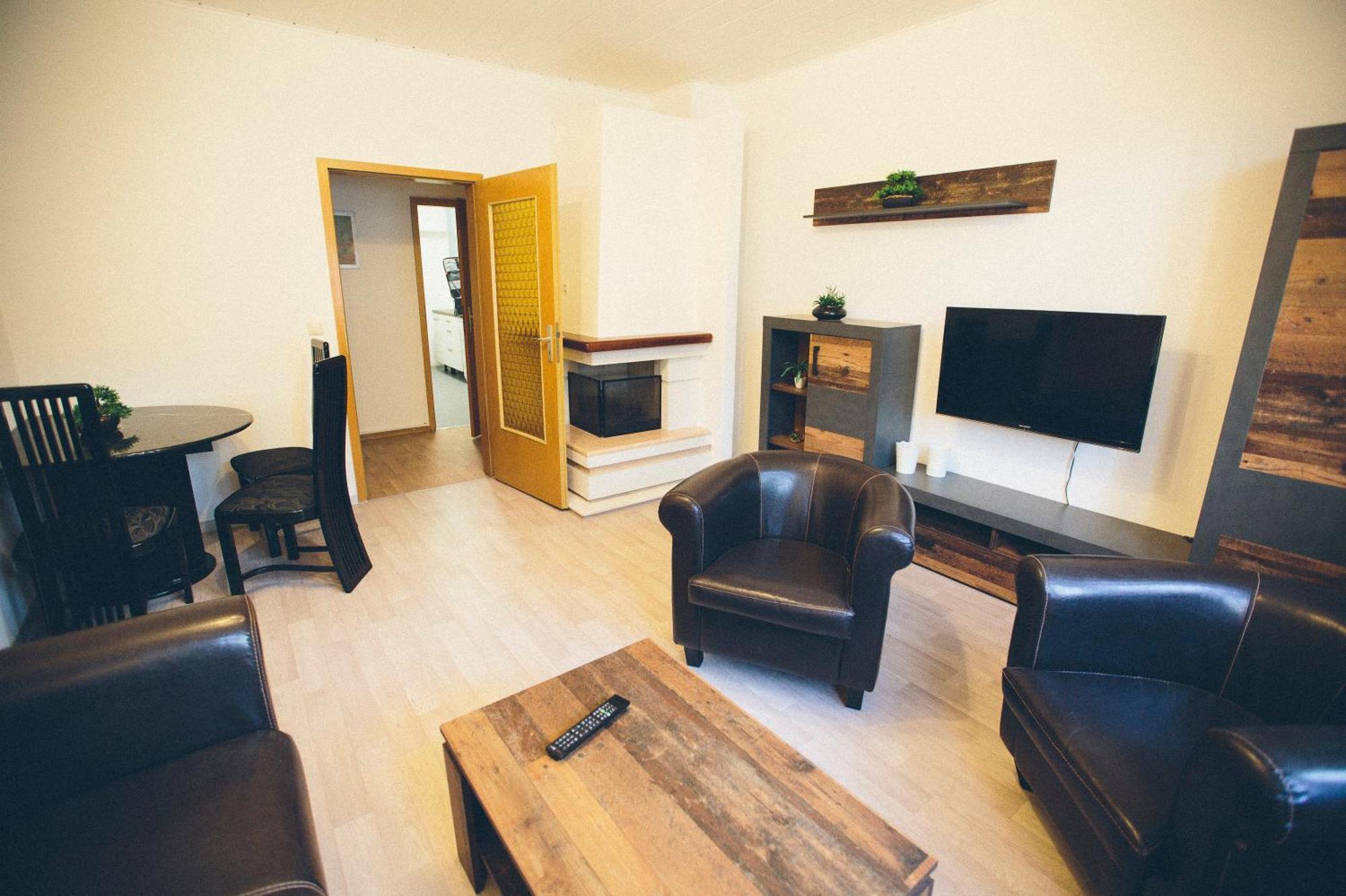 Grosse & Voll Ausgestattete Apartments, Studios, Doppelzimmer, Workspace, Parkplatz, Netflix, Prime & Schnelles Wifi In Ruhiger Lage Mit Garten Rudolstadt Room photo