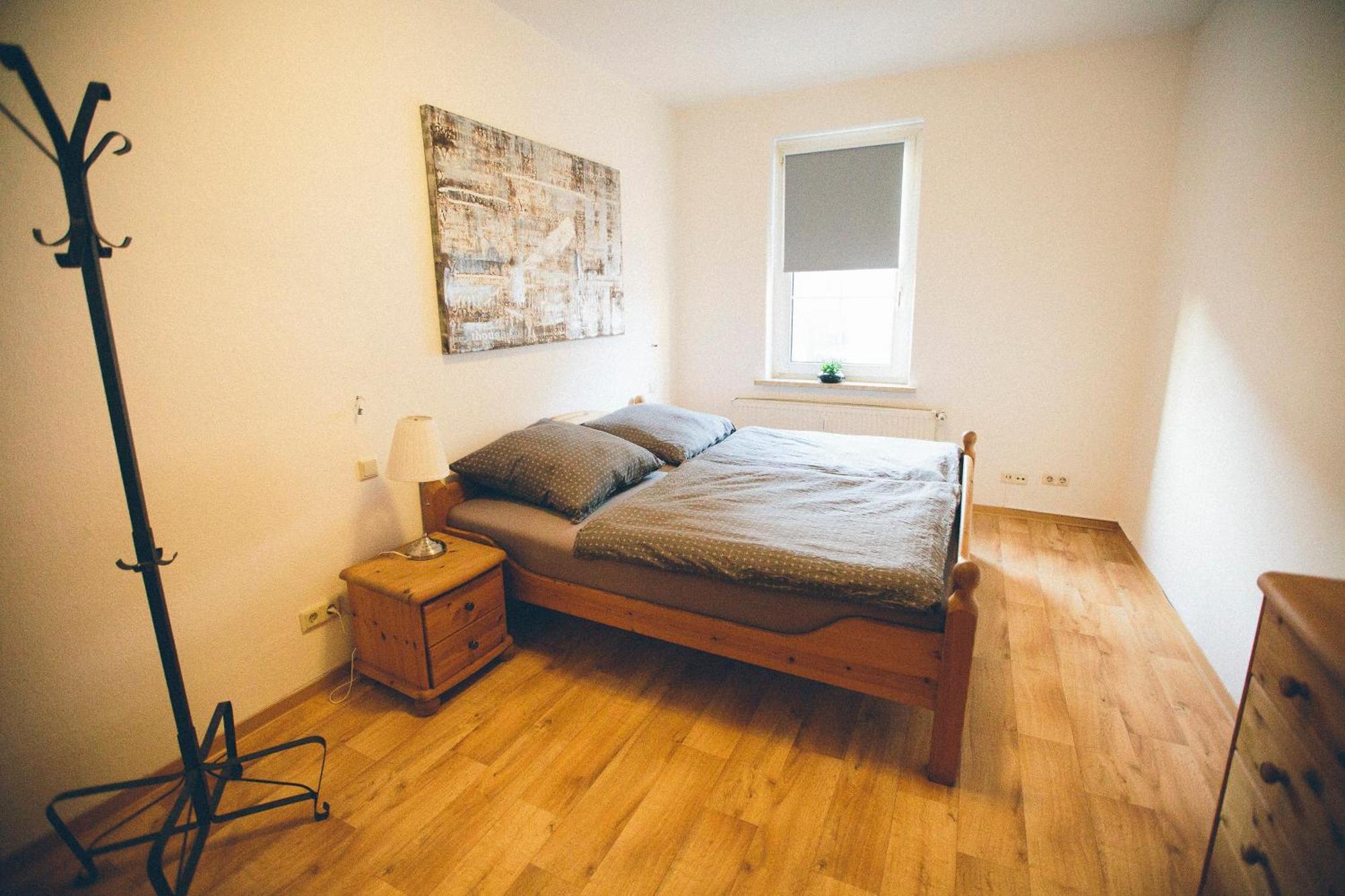 Grosse & Voll Ausgestattete Apartments, Studios, Doppelzimmer, Workspace, Parkplatz, Netflix, Prime & Schnelles Wifi In Ruhiger Lage Mit Garten Rudolstadt Room photo