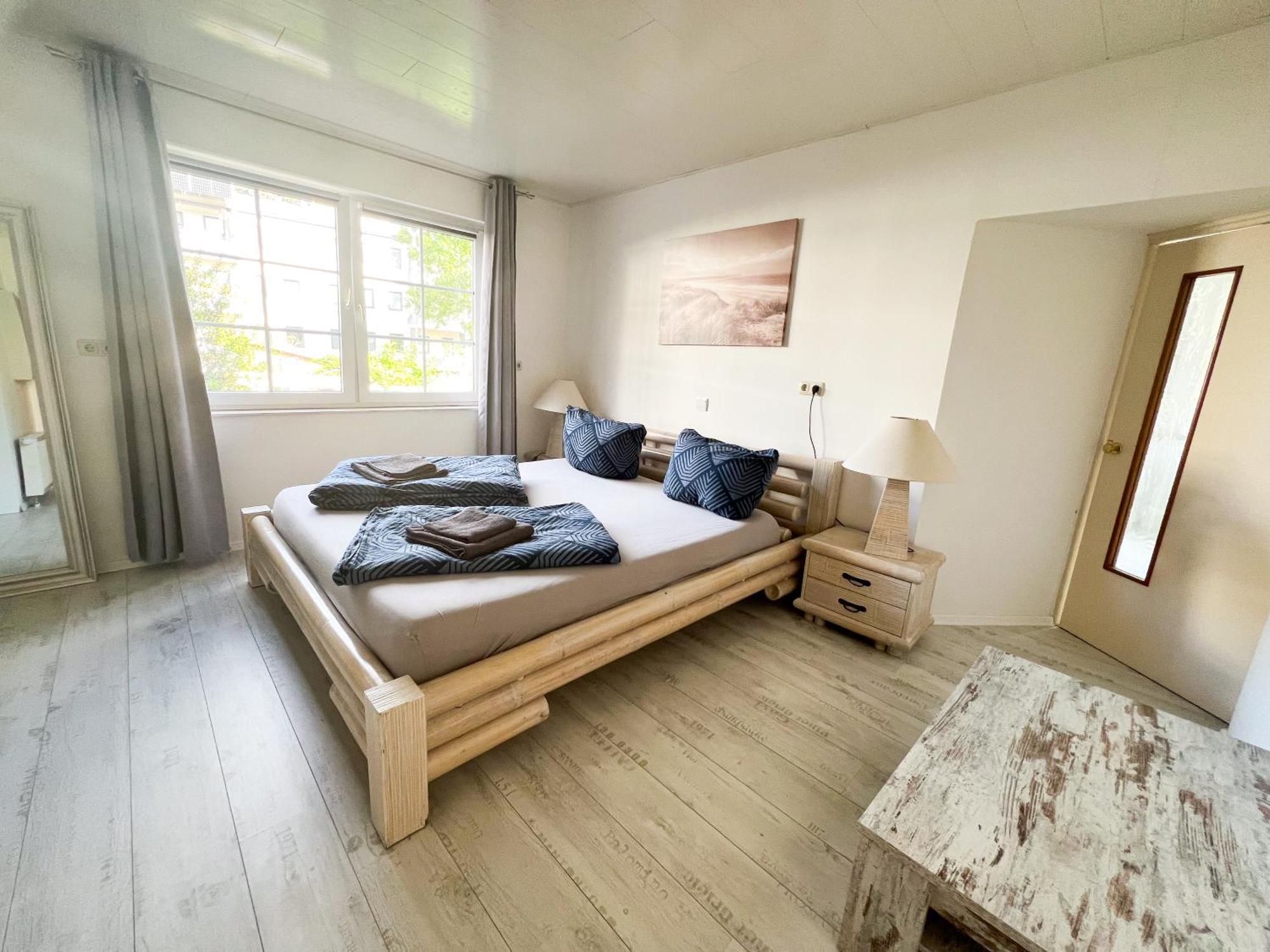 Grosse & Voll Ausgestattete Apartments, Studios, Doppelzimmer, Workspace, Parkplatz, Netflix, Prime & Schnelles Wifi In Ruhiger Lage Mit Garten Rudolstadt Room photo