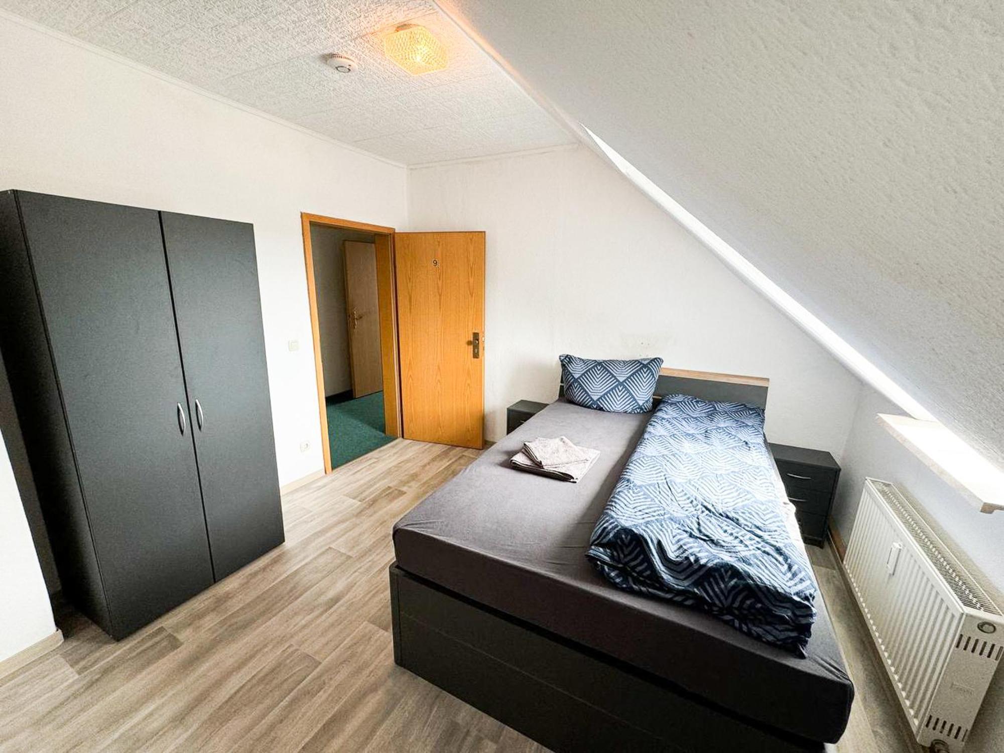 Grosse & Voll Ausgestattete Apartments, Studios, Doppelzimmer, Workspace, Parkplatz, Netflix, Prime & Schnelles Wifi In Ruhiger Lage Mit Garten Rudolstadt Room photo